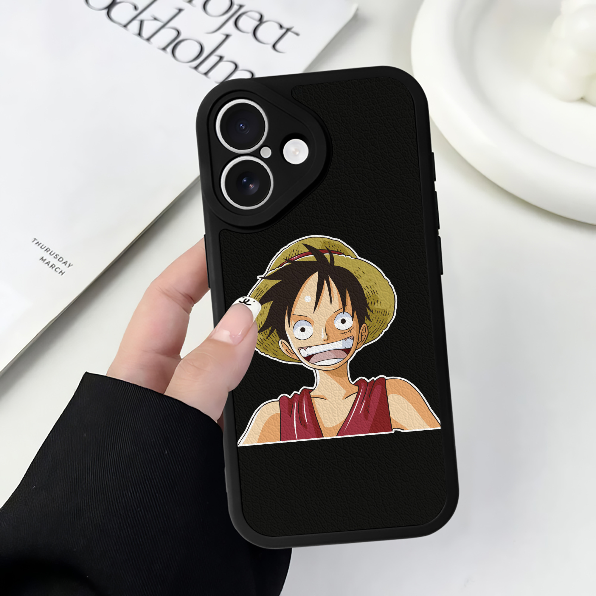 （画像用） ワンピース モンキー・D・ルフィ ONE PIECE Monkey D. Luffy 【iPhone 16シリーズ対応】シリコンスマホケース（レザー調） 材質：シリコン